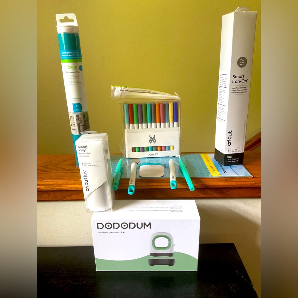‼️SOLD‼️ Cricut Acessories 📦 | Markers, mini heat press, Cutting tools ⚒️!